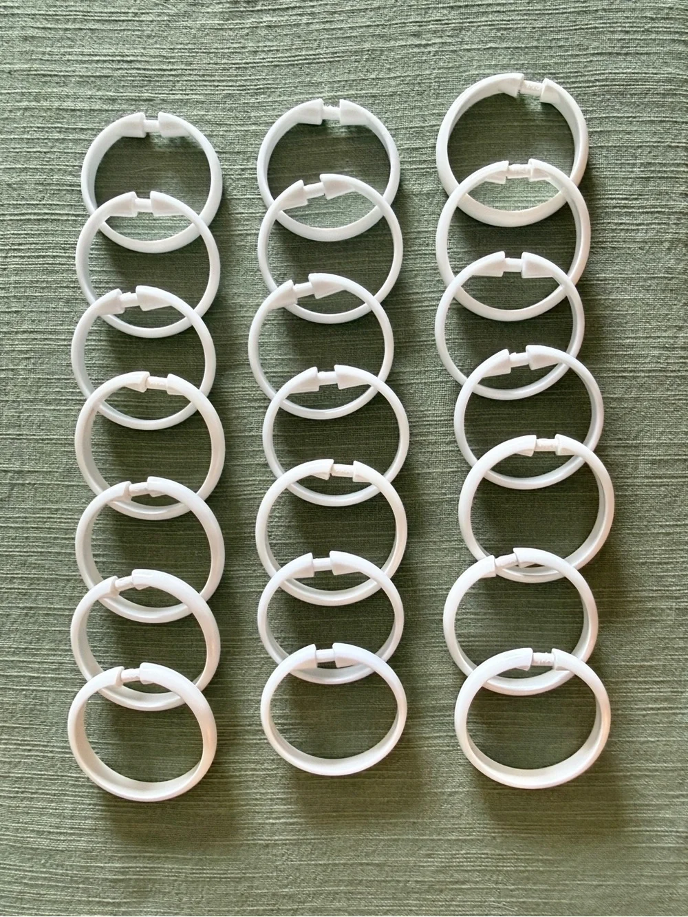 Healifty White Shower Curtain Hooks Rings Set of 21 Plastic Rust-Free